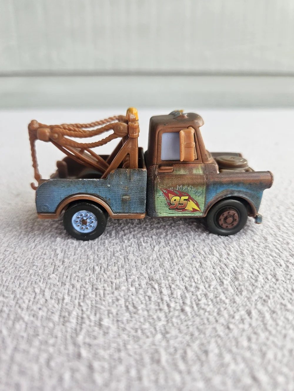 Disney Cars 2 Diecast 1:55 Lightning McQueen Mater Finn McMissile Light & Sound